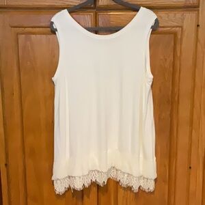 Daisy Fuentes cream colored 1x tank w/ beautiful lace trim NWOT